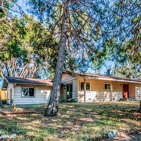 Pine Ridge Peak Villa Oakhurst Exterior photo